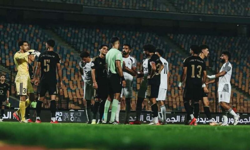 الكشف عن حقيقة مطالبة الحكم للأهلي بتغيير لاعب لحمايته من الطرد