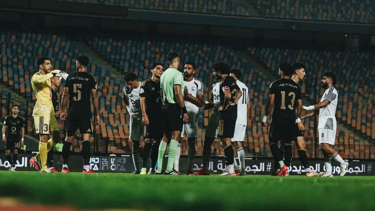 الكشف عن حقيقة مطالبة الحكم للأهلي بتغيير لاعب لحمايته من الطرد