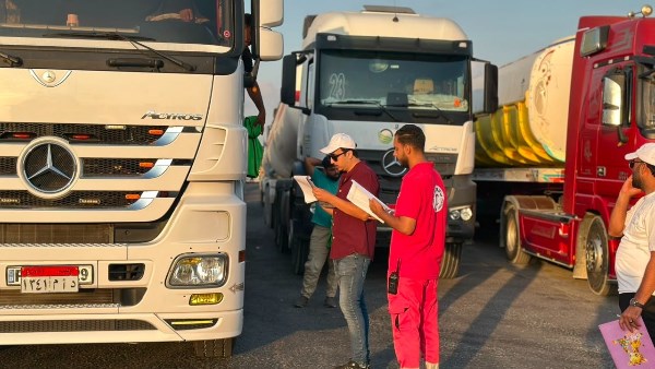 الهلال الأحمر يمد غزة بأكثر من 3,430 طنًا من المساعدات الإنسانية والإغاثية