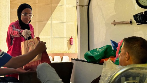 الهلال الأحمر يستقبل الدفعة الـ 71 من الجرحى والمرضى الفلسطينيين