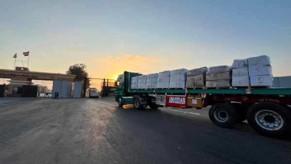 الهلال الأحمر يمد أهالي غزة بأكثر من 4,226 طنًا من المساعدات الإنسانية الشاملة