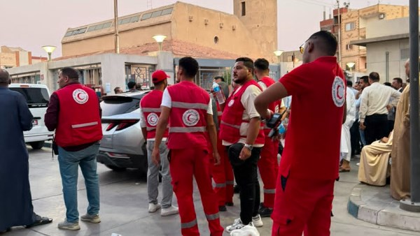 الهلال الأحمر يساند أسر ضحايا حادث تصادم سيارتي عمال بالإسماعيلية في استكمال إجراءات الدفن