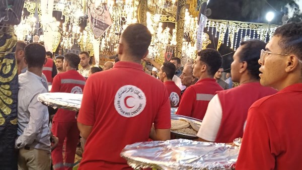 مطاعم المحروسة توفر وجبات غذائية في عزاء ضحايا حادث الإسماعيلية