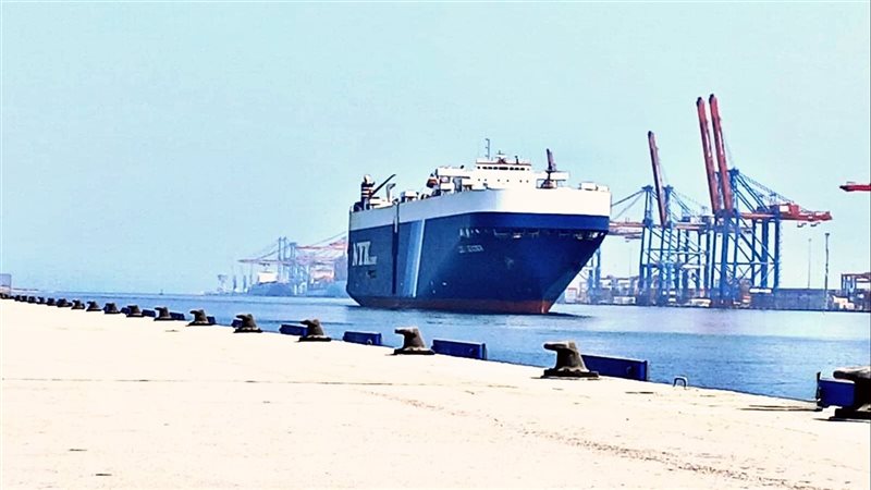 الألومنيوم يصل من إندونيسيا والفوسفات يغادر إليها.. حركة نشطة بميناء سفاجا