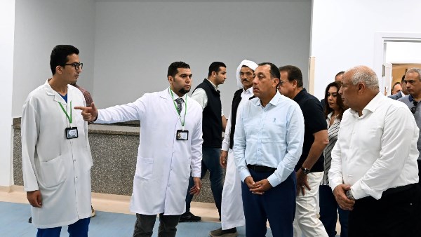 رئيس الوزراء يتفقد أعمال تطوير ورفع كفاءة مستشفى رأس الحكمة المركزي بمطروح