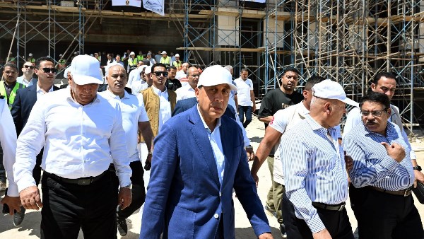 رئيس الوزراء يتفقد محطة القطار الكهربائي السريع بمطروح: نتوسع في وسائل النقل