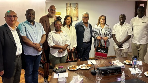 غرفة الشركات تبحث مع وفد هيئة السياحة الأوغندية إطلاق برامج مشتركة