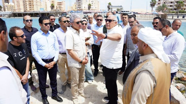 وزير السياحة والآثار ومحافظ مطروح يتفقدان مشروعات سياحية وتنموية بالمحافظة