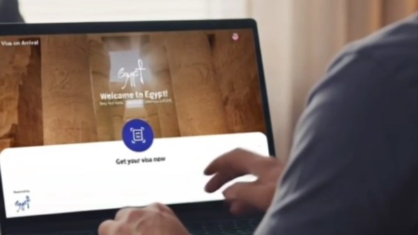 السياحة والآثار تطلق حملة رقمية للتوعية بمنظومة إصدار تأشيرات الدخول عند الوصول بمطار القاهرة