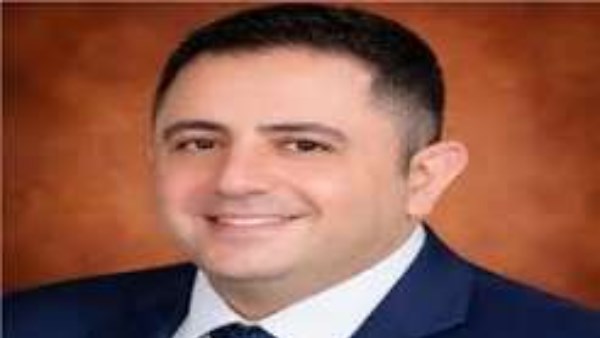 محافظ دمياط يناقش ملف تقنين أراضي الدولة