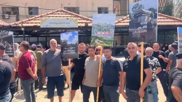 اعتصام في النبطية بـ لبنان رفضًا للتفجيرات الإسرائيلية.. ومطالب بخطة رسمية لعودة الأهالي