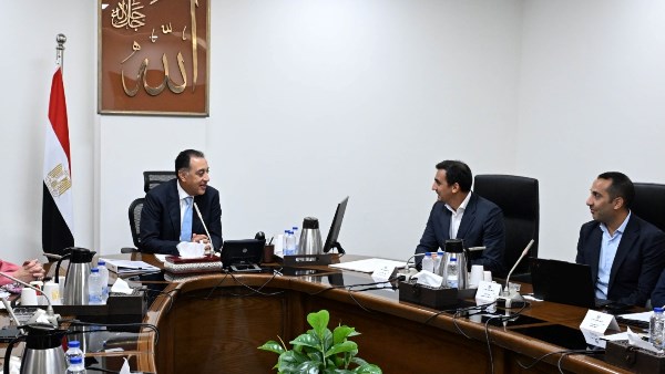 رئيس الوزراء يتابع مستجدات تطوير منطقة “علم الروم” بالساحل الشمالي