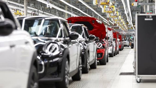 ارتفاع مبيعات السيارات الجديدة في بريطانيا 12% بدعم من الطلب القوي على السيارات الكهربائية