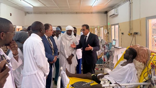 وزير الصحة يبحث مع نظيره التشادي تعزيز التعاون الصحي ودعم المنظومة الصحية في إنجمينا