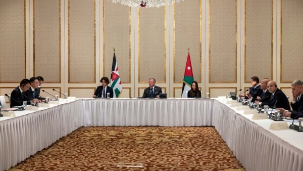 ملك الأردن يؤكد التطلع لتوسيع الشراكات الاقتصادية والاستثمارية مع الصين في عدة مجالات