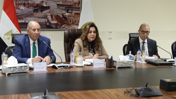 وزيرة التنمية المحلية والبيئة تترأس اللجنة العليا لعقد مقابلات مسابقة الوظائف القيادية بالمحافظات
