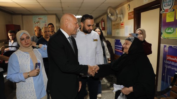 خلال جولته بمركزي الأسمرات وسراي القبة.. محافظ القاهرة يتابع انتظام مبادرة ” 100 يوم صحة”
