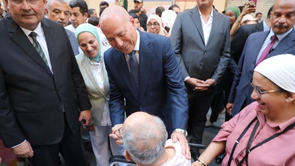 صابر يشيد بأداء كورال تعليم القاهرة .. ويدعو المواطنين لزيارة شارع الفن | صور