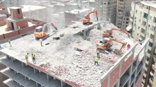 محافظ القاهرة: إزالة عقار مخالف بحى المرج بعد بنائه 13 دورًا بدلًا من 5