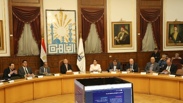 تصريح فوري و3 أشهر لاستكمال الإجراءات.. تيسيرات لتراخيص المحال بالقاهرة