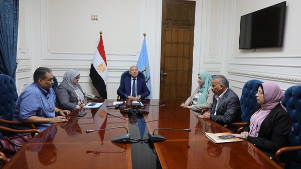 محافظ القاهرة يطالب رؤساء الأحياء الجدد بالتواجد الميدانى الدائم