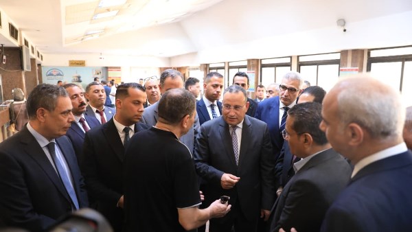 وزير التعليم العالي يتفقد مكتب التنسيق الرئيسي بجامعة القاهرة