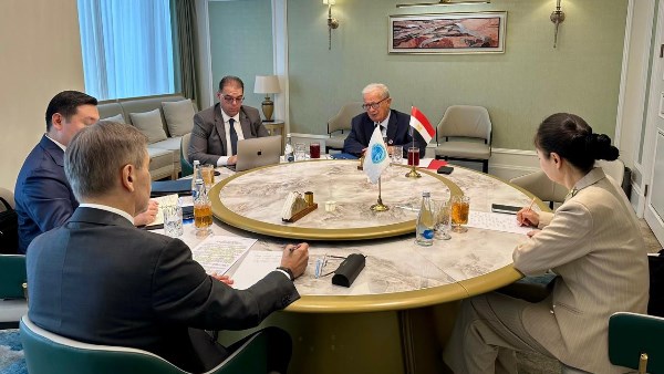 تعزيز التعاون المشترك.. نائب رئيس الوزراء يلتقي أمين منظمة شنغهاي للتعاون