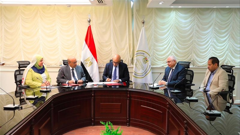 وزير لتعليم يعتمد نتيجة الدور الثاني للدبلومات الفنية بنسبة نجاح ٨٩.٤٩٪