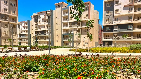 وزيرة الإسكان تتابع موقف تنفيذ المشروعات بمدينتي حدائق أكتوبر و٦ أكتوبر الجديدة