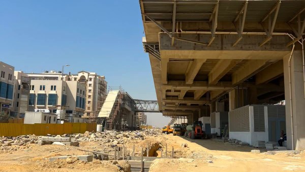 تطوير شامل ورفع كفاءة المحور المركزي الموازي المار به بمدينة 6 أكتوبر.. صور