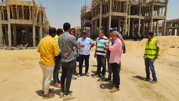 وزيرة الإسكان تتابع موقف عدد من المشروعات وملفات العمل بمدينة 15 مايو