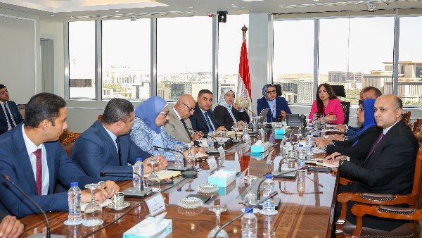 وزيرة الإسكان تتابع موقف تنفيذ 11 محطة مياه و3 مشروعات للصرف بالوادي الجديد