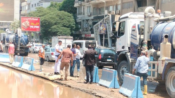 طوارئ في مياه الشرب بالجيزة لإصلاح كسر مفاجئ بخط مياه بشارع جامعة الدول العربية