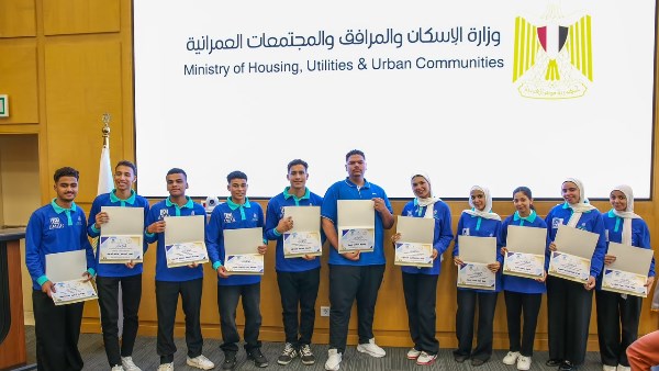 وزيرا الإسكان والعمل يكرمان أوائل طلاب المدارس الفنية لمياه الشرب والصرف والتكنولوجيا التطبيقية