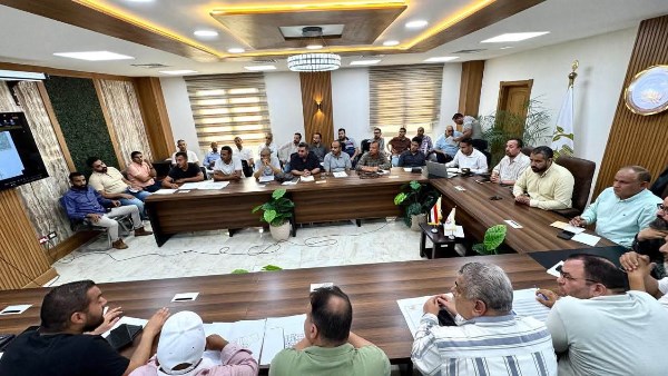رئيس العبور الجديدة يعقد اجتماعًا موسعًا لمتابعة تنفيذ مشروعات البنية التحتية والمرافق