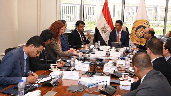وزير الصناعة يبحث توطين صناعة الحراريات في مصر لتعزيز الصناعات الثقيلة وزيادة الصادرات