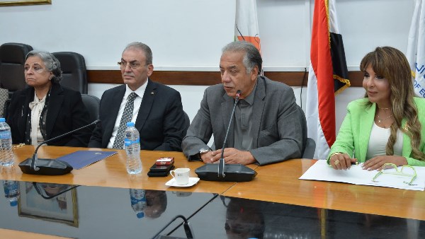 غرفة الملابس الجاهزة توقع شراكة لدعم صادرات القطاع إلى أفريقيا عبر مركز لوجستي في كينيا
