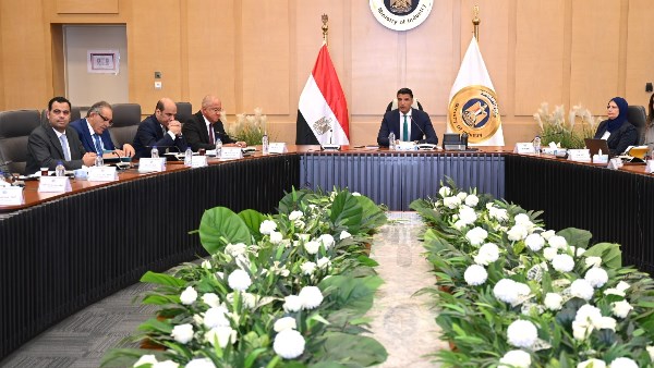 وزير الصناعة يضع خارطة طريق لتفضيل المنتج المصري في العقود الحكومية