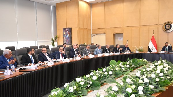 وزير الصناعة يبحث مع غرفة مواد البناء خفض تكاليف الإنتاج وزيادة الصادرات