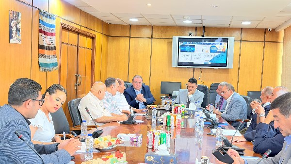 «الصناعات النسيجية» تبحث مع «المواصفات والجودة» تحديث المواصفات وضبط الواردات