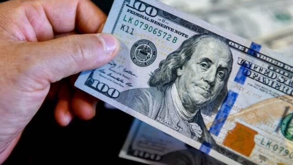 تراجع ملحوظ في سعر الدولار بالبنوك اليوم الخميس.. هل يصل 48 جنيهًا؟