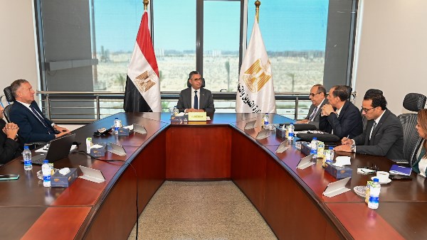 وزير التموين يبحث مع شركتين إيطاليتين مشروع إنتاج الإيثانول الحيوي من الباجاس