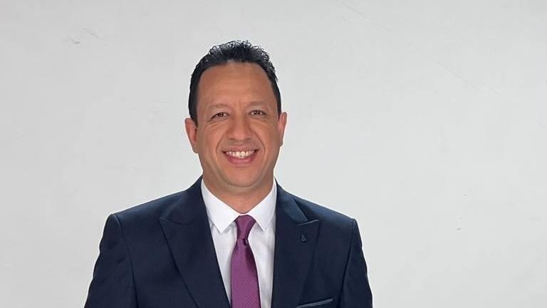 يهدد بالرحيل.. إسلام صادق يثير الجدل بشأن حارس مرمى على دكة البدلاء