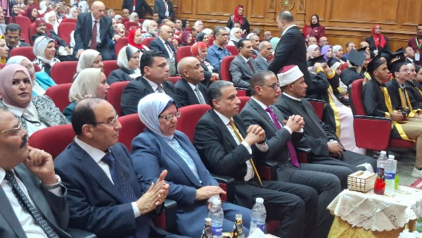 محافظ الجيزة للطلاب الأوائل : النجاح يبدأ بعد الثانوية .. واصنعوا فرصكم بأيديكم