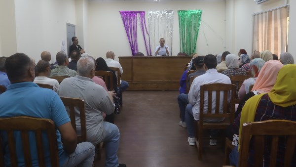 رئيس هيئة نظافة الجيزة يلتقي العاملين ويعلن عن اجتماعات دورية لمتابعة الأداء