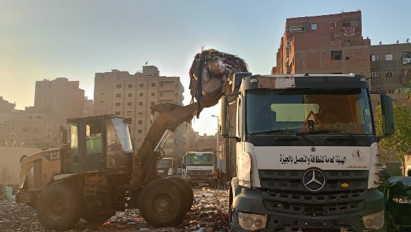 رفع 1300 طن مخلفات بشارع المصرف في بولاق الدكرور