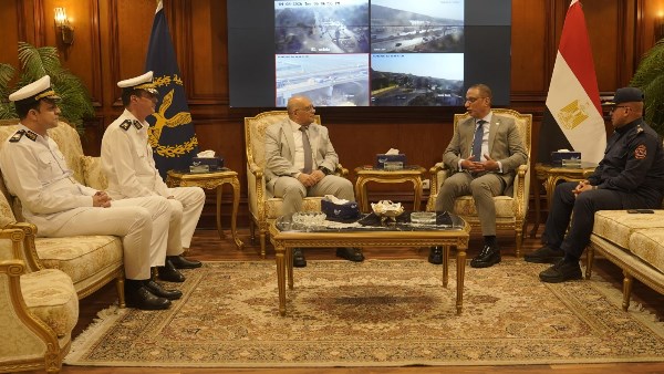 محافظ الجيزة يهنئ مساعد وزير الداخلية لقطاع أمن الجيزة بتوليه مهام منصبه الجديد