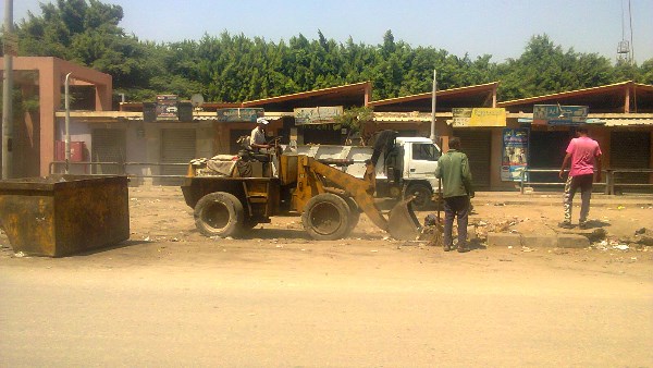 محافظ الجيزة في جولة مفاجئة .. إعفاء مسئولين وحملات مكبرة للنظافة | صور