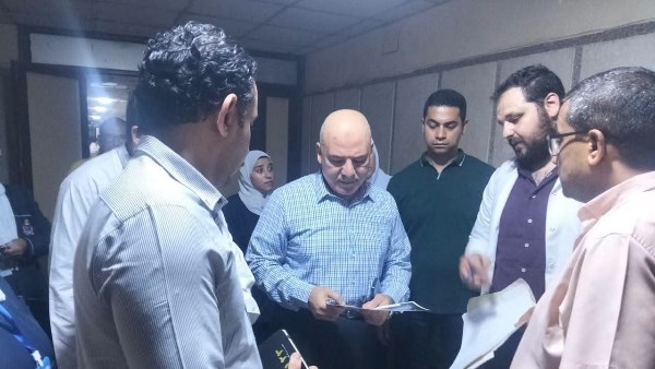 خلال جولة مسائية مفاجئة.. وكيل وزارة الصحة بالجيزة يتابع العمل بمستشفى أوسيم المركزي