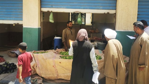 بدء العمل في السوق الحضاري الجديد بالصف بعد تسليم المحلات للباعة | صور